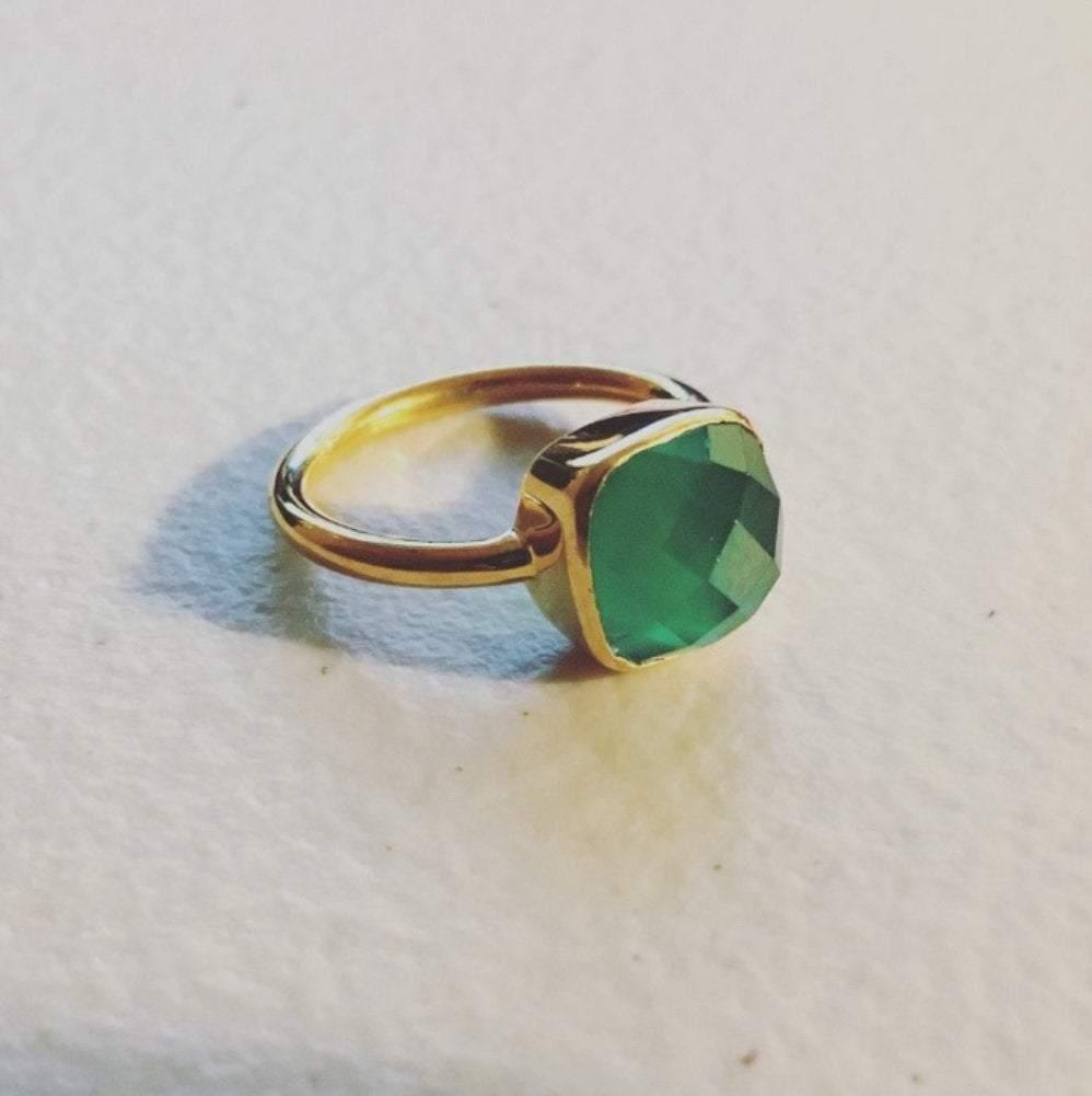 Luxury Female Big Red/Green CZ Stone Ring Simple Design Style of Luxury  Atmosphere Valentine Weird